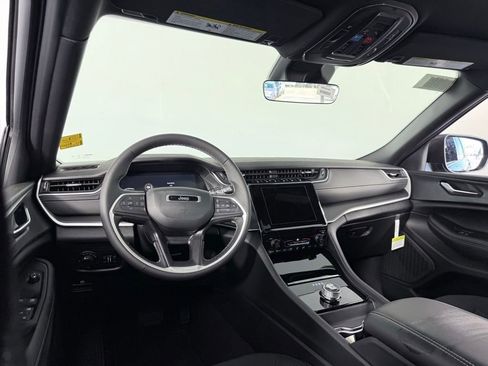 New 2025 Jeep Grand Cherokee Laredo X image 15