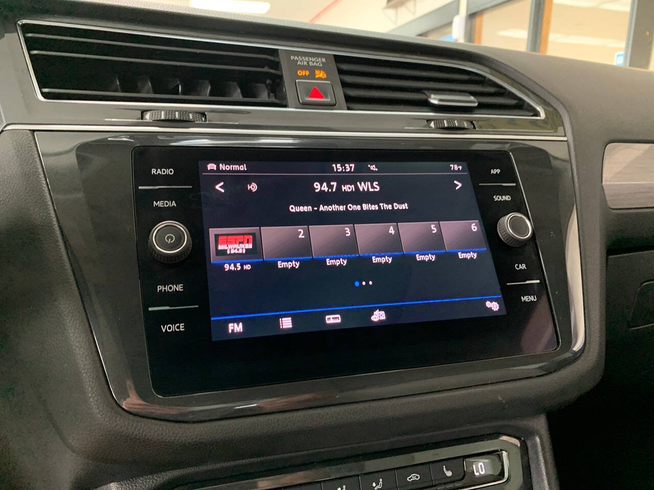 Used 2018 Volkswagen Tiguan SE AWD/4WD image 20