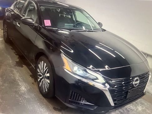 Certified 2025 Nissan Altima 2.5 SV FWD image 6