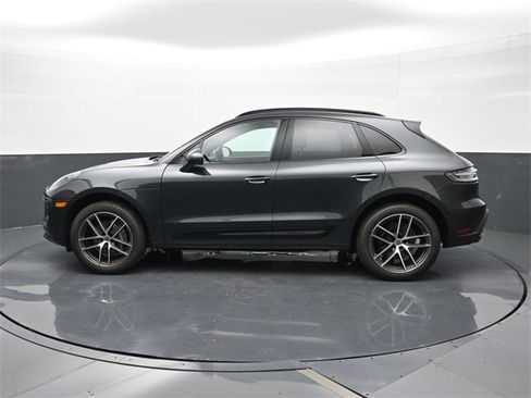 Used 2025 Porsche Macan image 2