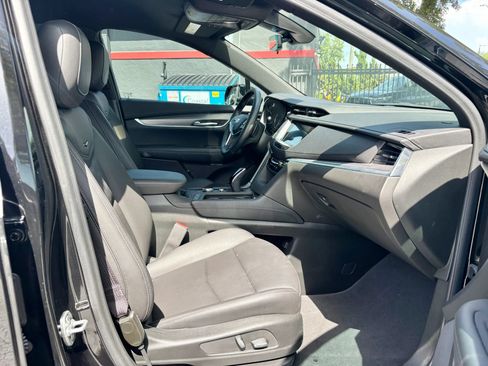Used 2025 Cadillac XT5 Luxury FWD image 7