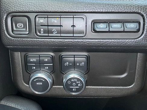 Used 2021 GMC Yukon Denali w/ Advanced Technology Package AWD/4WD image 21