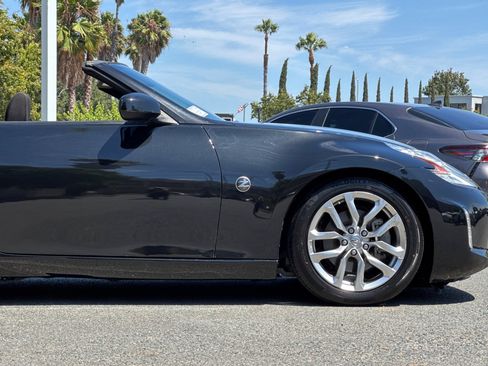Used 2014 Nissan 370Z Roadster RWD image 29