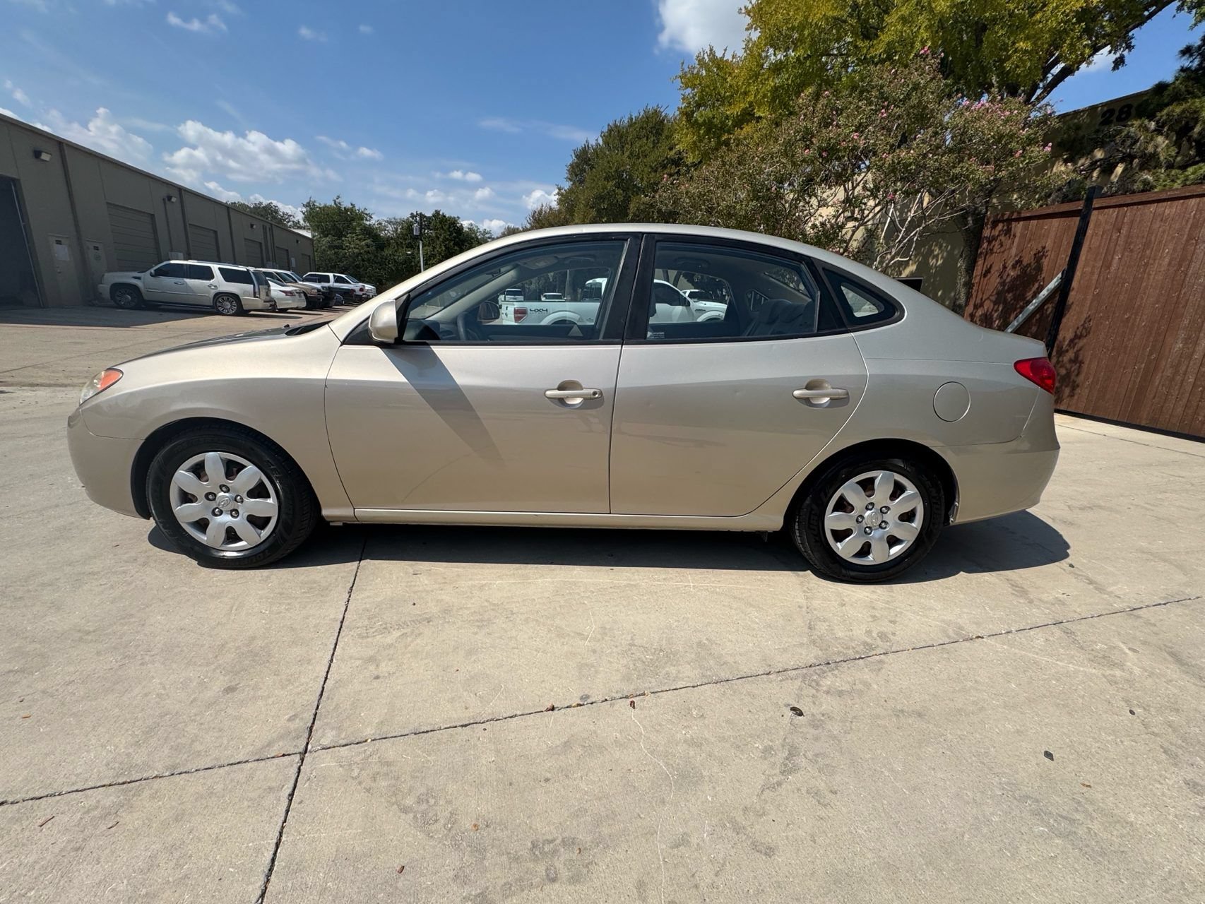 Used 2009 Hyundai Elantra GLS FWD image 4