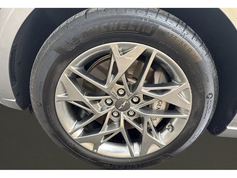 Used 2025 Genesis GV70 2.5T image 9