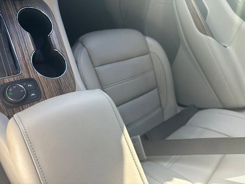 Used 2019 GMC Acadia Denali w/ Technology Package FWD image 24