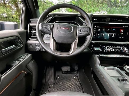 Used 2024 GMC Sierra 2500 AT4 w/ AT4 Premium Plus Package AWD/4WD image 9