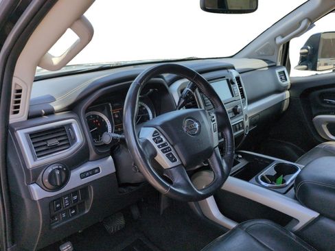 Used 2019 Nissan Titan PRO-4X w/ Pro-4x Convenience Package AWD/4WD image 15