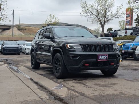 Used 2018 Jeep Grand Cherokee Trailhawk w/ Trailhawk Luxury Group AWD/4WD image 3