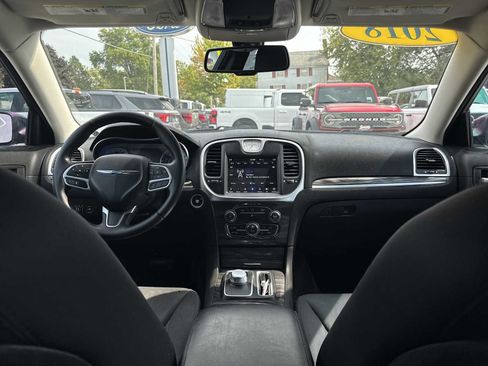 Used 2018 Chrysler 300 Touring image 18