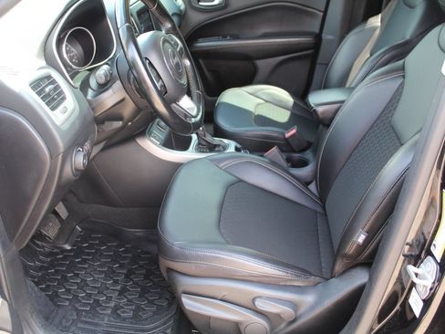 Used 2020 Jeep Compass Latitude FWD image 10