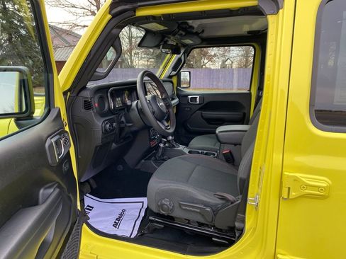 Used 2024 Jeep Wrangler Rubicon image 23