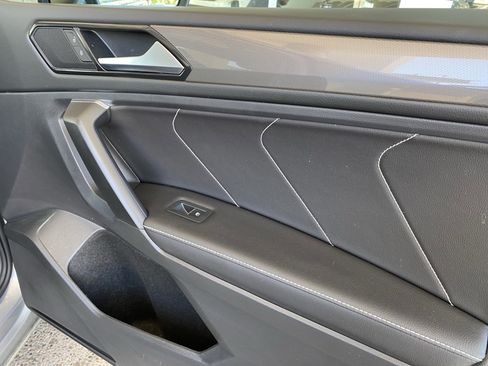 Used 2023 Volkswagen Tiguan SE w/ Panoramic Sunroof Package FWD image 36