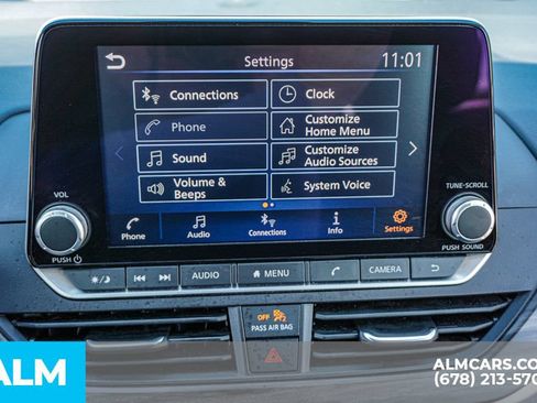 Used 2025 Nissan Altima 2.5 SV FWD image 33