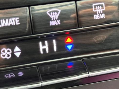 Used 2022 Buick Envision Essence w/ Sport Touring Package image 30