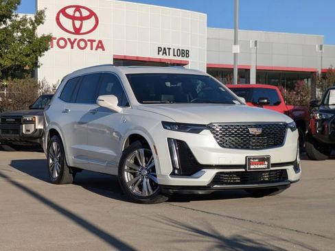 Used 2023 Cadillac XT6 Premium Luxury w/ Technology Package image 2