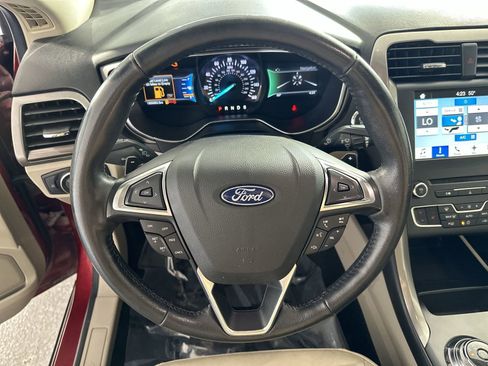 Used 2018 Ford Fusion SE w/ Fusion SE Technology Package image 18