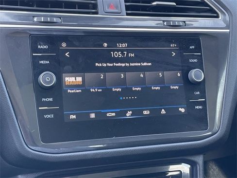 Used 2022 Volkswagen Tiguan SE image 17