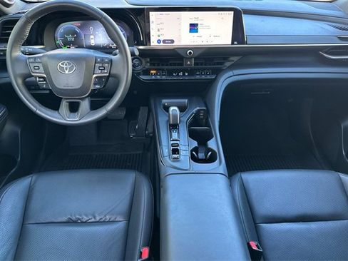 Used 2023 Toyota Crown Limited image 16
