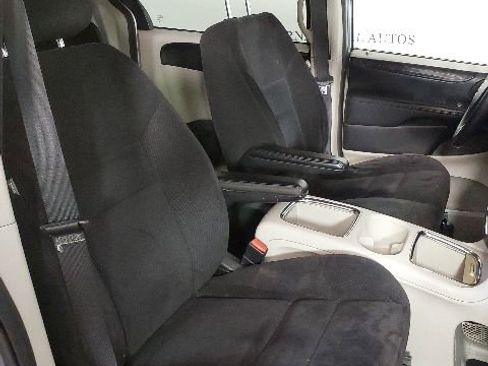 Used 2014 Dodge Grand Caravan SXT w/ UConnect Hands-Free Group FWD image 17
