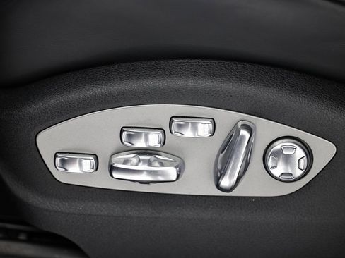 Certified 2025 Porsche Macan image 26