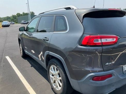 Used 2016 Jeep Cherokee Latitude w/ Cold Weather Group AWD/4WD image 6