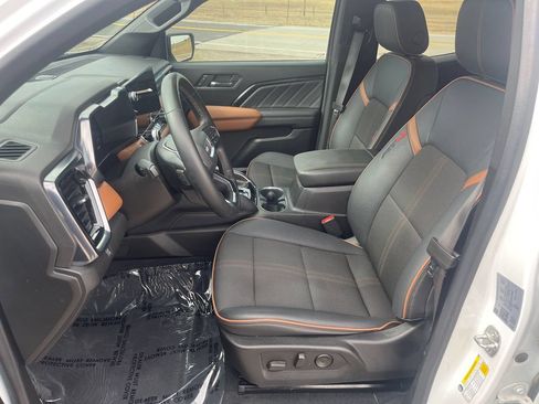 Used 2024 GMC Canyon AT4 w/ Technology Package AWD/4WD image 12