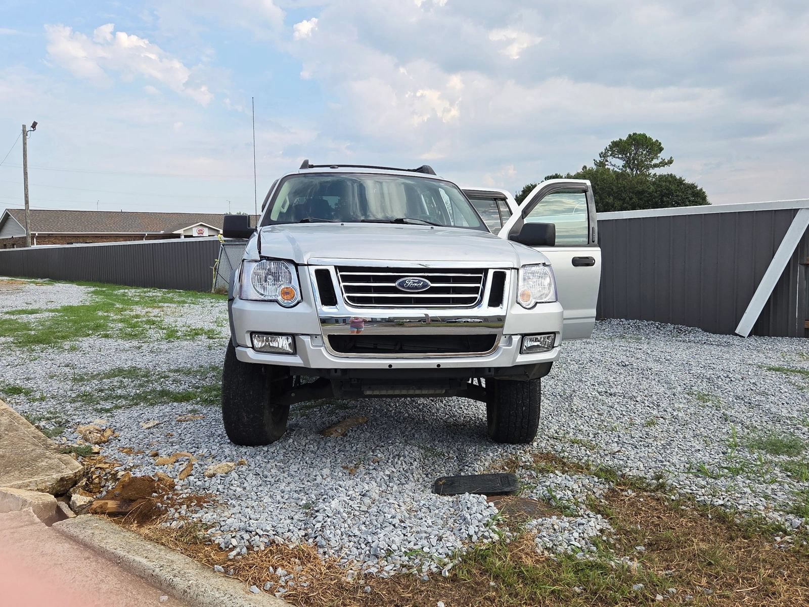 Used 2010 Ford Explorer Sport Trac XLT RWD image 3