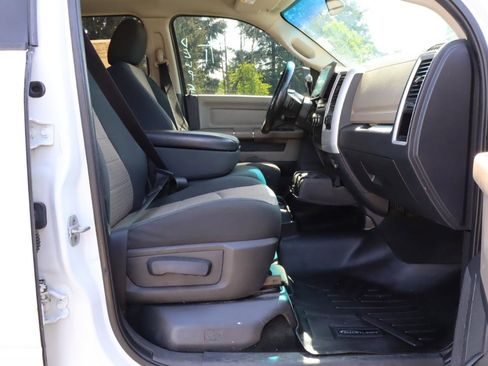 Used 2011 RAM 2500 SLT w/ Technology Group AWD/4WD image 11