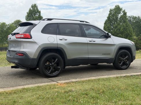 Used 2015 Jeep Cherokee Latitude FWD image 18