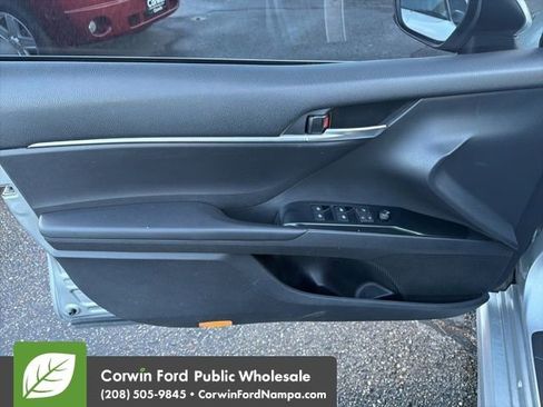 Used 2019 Toyota Camry SE image 13
