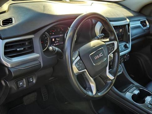 Used 2023 GMC Acadia SLT image 10