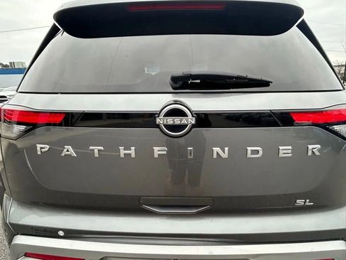 Used 2022 Nissan Pathfinder SL FWD image 6