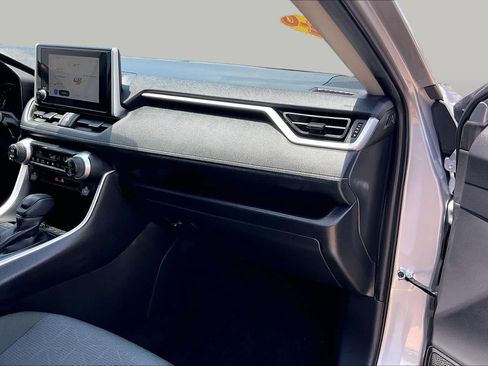 Used 2025 Toyota RAV4 XLE FWD image 19