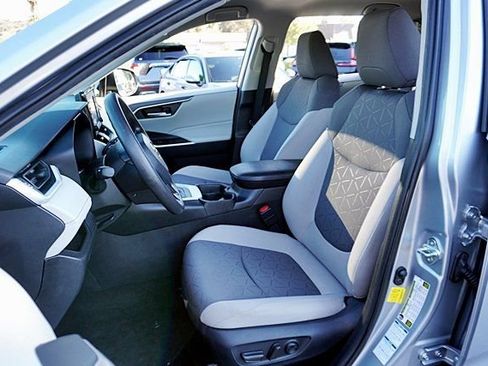 Used 2021 Toyota RAV4 XLE AWD/4WD image 17