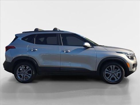 Used 2023 Kia Seltos S w/ Navigation Package image 6