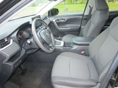 Used 2022 Toyota RAV4 XLE image 17