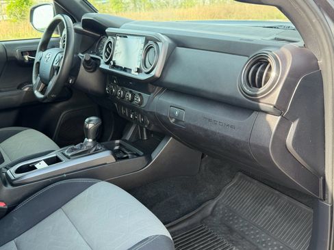 Used 2020 Toyota Tacoma TRD Off-Road w/ Blackout Package AWD/4WD image 20
