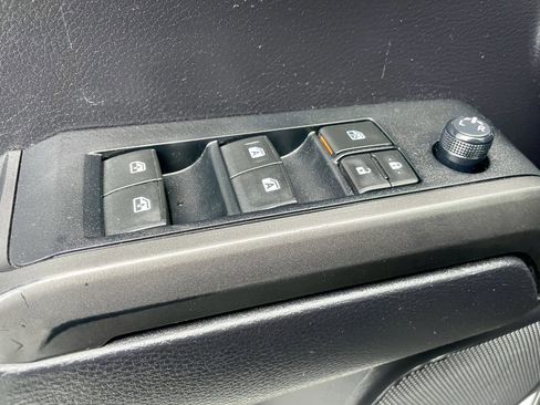 Used 2020 Toyota Tacoma TRD Off-Road image 11