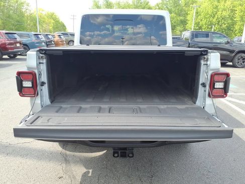 Used 2024 Jeep Gladiator Mojave AWD/4WD image 23