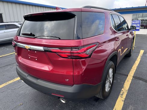 Used 2023 Chevrolet Traverse LT image 3