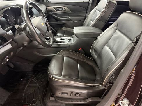 Used 2022 Chevrolet Traverse Premier FWD image 24