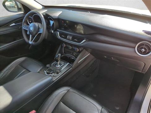 Used 2018 Alfa Romeo Stelvio AWD image 24