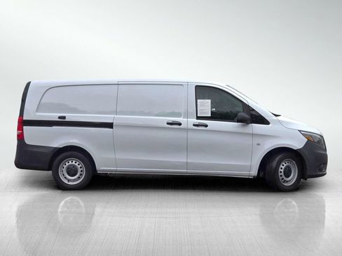Used 2023 Mercedes-Benz Metris image 4