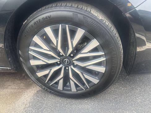 Used 2025 Nissan Altima 2.5 SV FWD image 8
