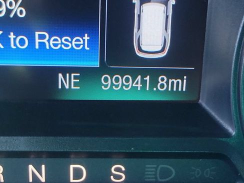 Used 2019 Ford Explorer XLT FWD image 11