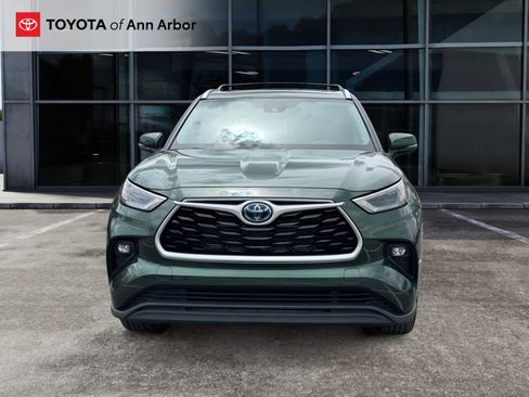 Used 2023 Toyota Highlander XLE AWD/4WD image 14
