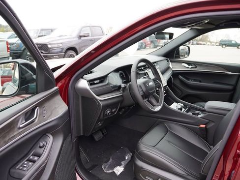 New 2025 Jeep Grand Cherokee L Limited w/ Trailer Tow Package image 10