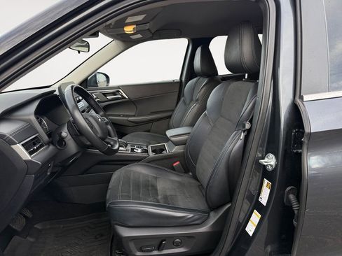 Used 2024 Mitsubishi Outlander AWD image 9