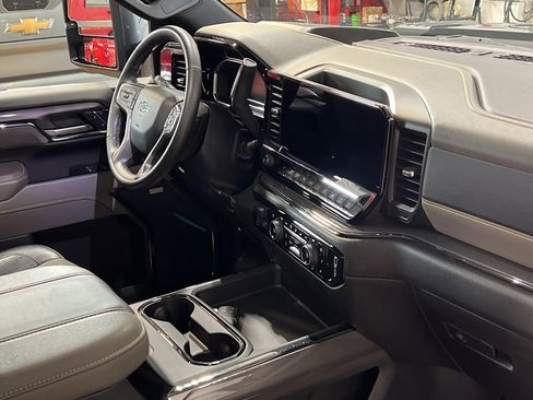 Used 2024 Chevrolet Silverado 2500 ZR2 w/ Technology Package image 28